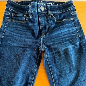 American Eagle skinny jeans. EUC. Size 00. Barely worn.